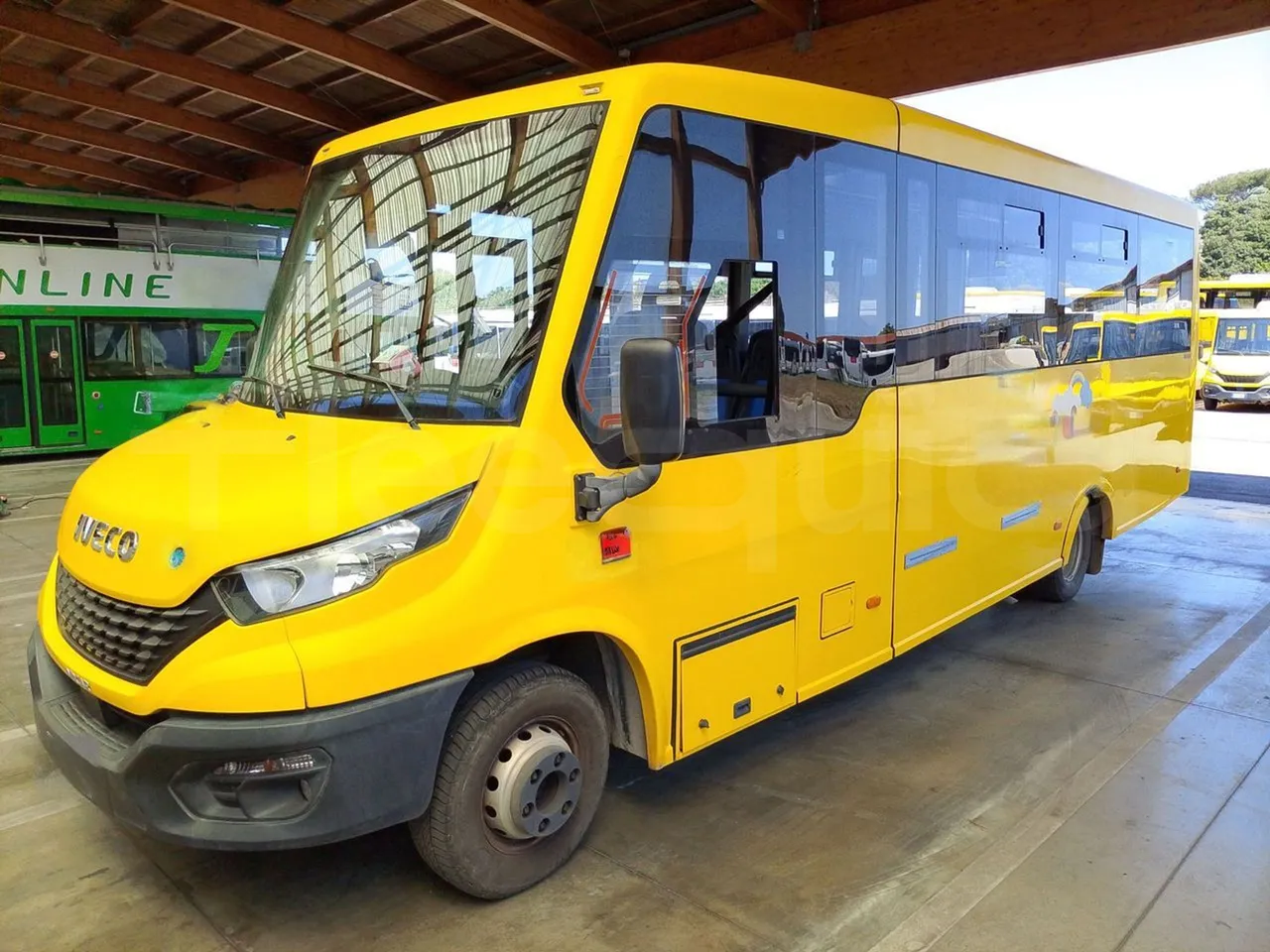 Iveco Indcar WGIVMY11 MOBI SCUOLABUS - EUR6 - 100Kw - 8,592m - 3/4 front left (mandatory for bus to scrap)