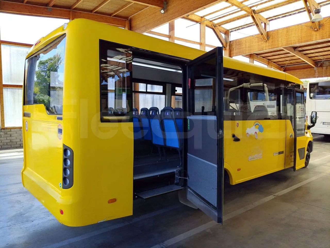 Iveco Indcar WGIVMY11 MOBI SCUOLABUS - EUR6 - 100Kw - 8,592m - 3/4 right rear doors open