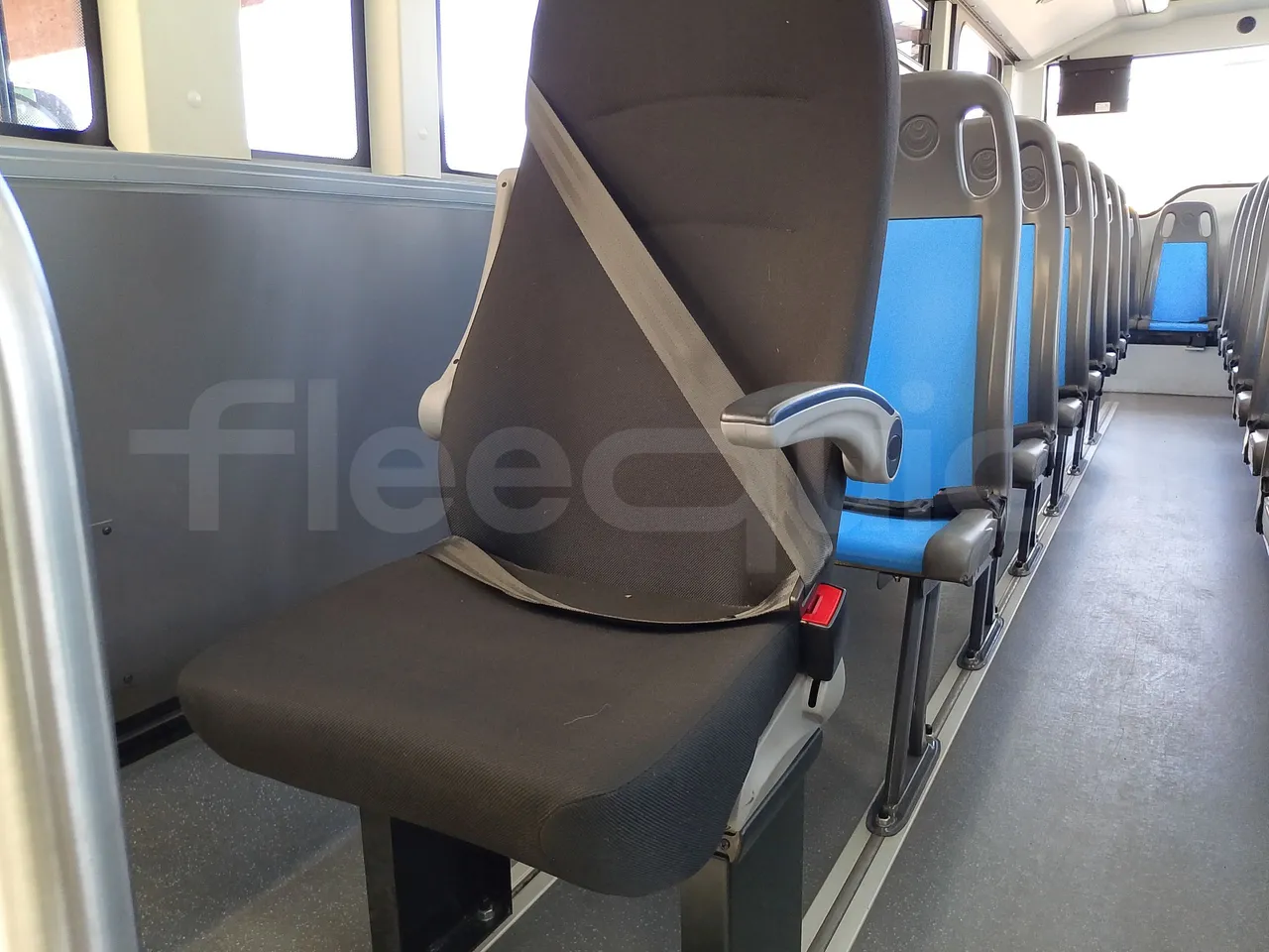 Iveco Indcar WGIVMY11 MOBI SCUOLABUS - EUR6 - 100Kw - 8,592m - armrest detail photo