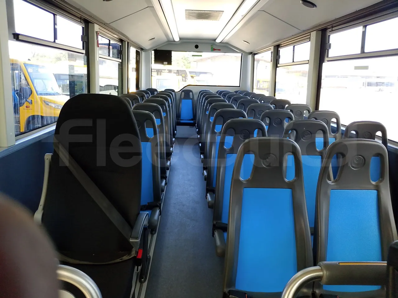 Iveco Indcar WGIVMY11 MOBI SCUOLABUS - EUR6 - 100Kw - 8,592m - reverse view middle aisle