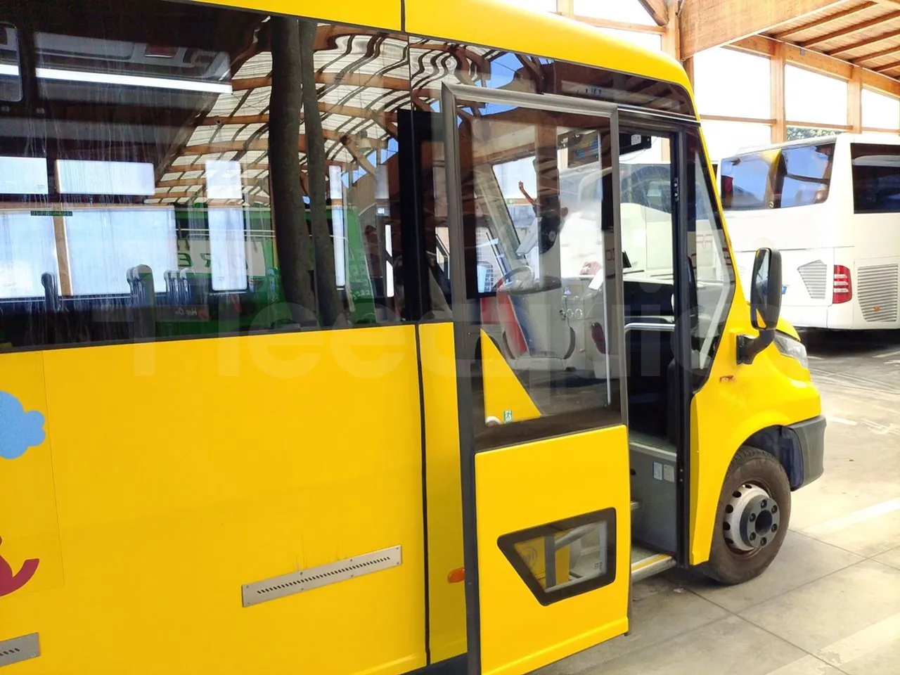 Iveco Indcar WGIVMY11 MOBI SCUOLABUS - EUR6 - 100Kw - 8,592m - platform open photo
