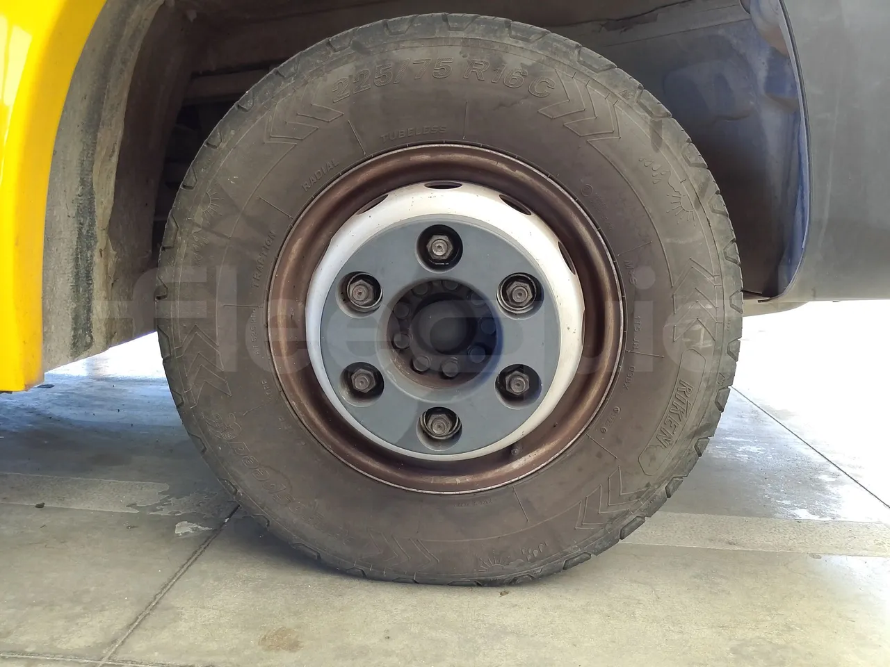 Iveco Indcar WGIVMY11 MOBI SCUOLABUS - EUR6 - 100Kw - 8,592m - front left tire measurements
