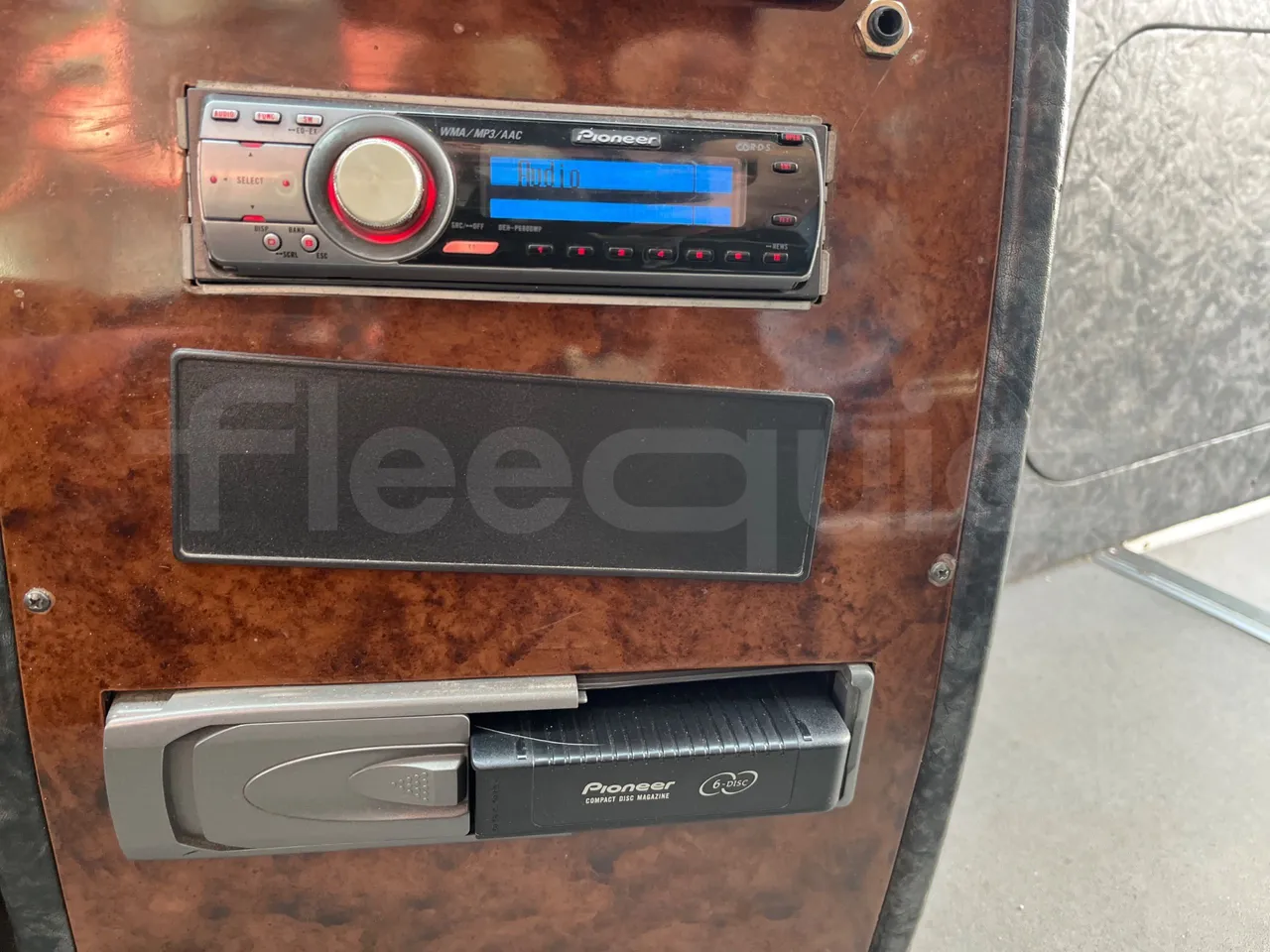 Man 18.400 HOCL 18.400 HOCL-E4-ERA(R33) - Euro4 - 294kW - 13mt - radio accessories photo