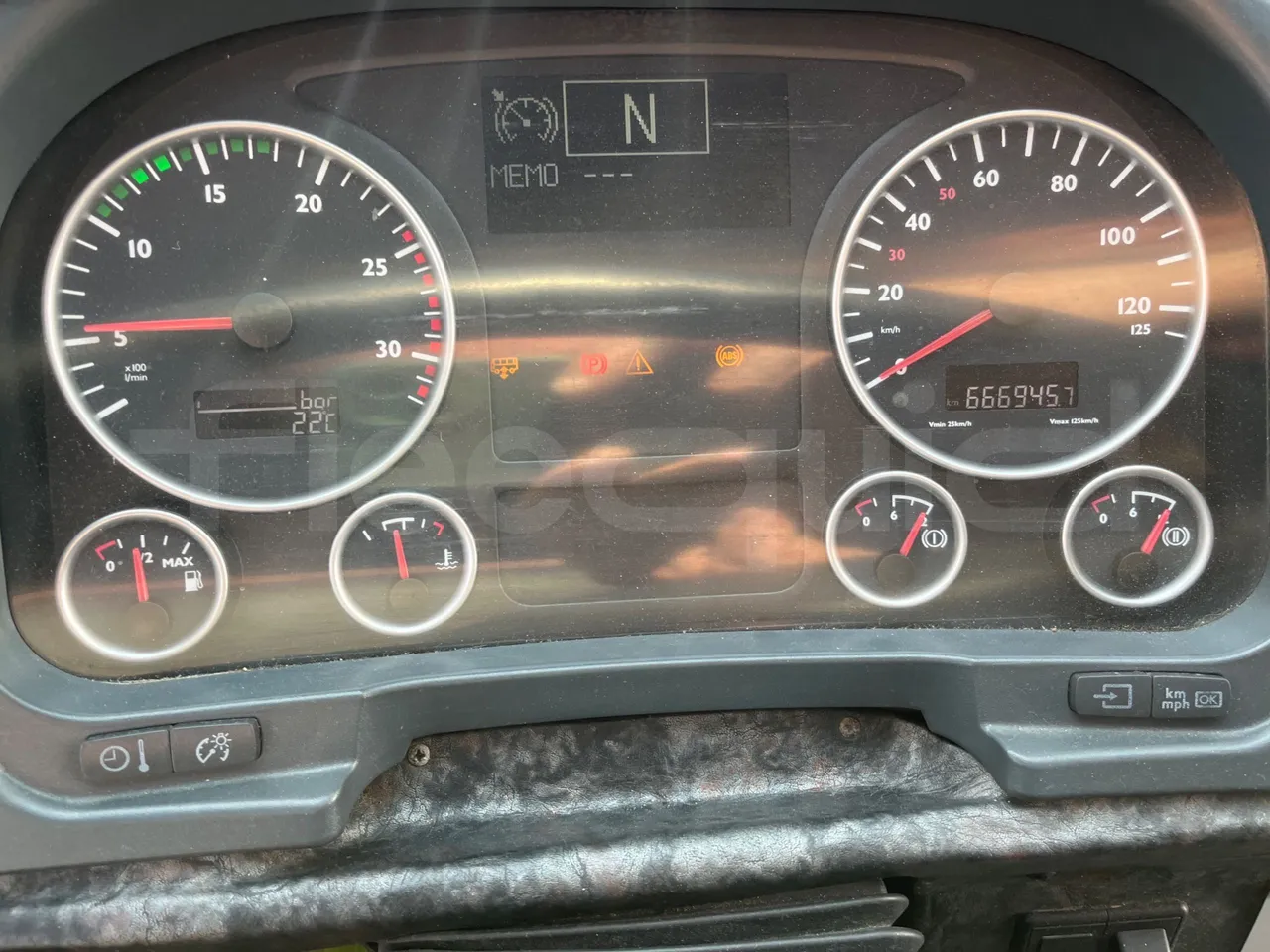 Man 18.400 HOCL 18.400 HOCL-E4-ERA(R33) - Euro4 - 294kW - 13mt - dashboard lights on