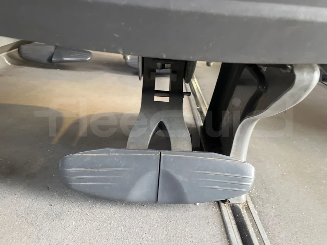 Man 18.400 HOCL 18.400 HOCL-E4-ERA(R33) - Euro4 - 294kW - 13mt - footrest detail photo