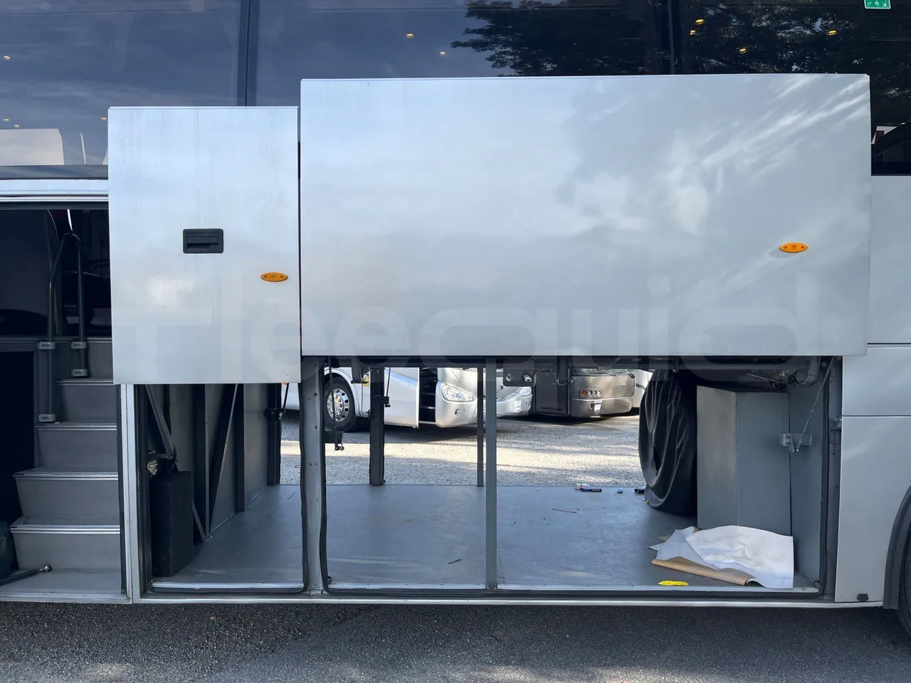 Man 18.400 HOCL 18.400 HOCL-E4-ERA(R33) - Euro4 - 294kW - 13mt - luggage rack photo