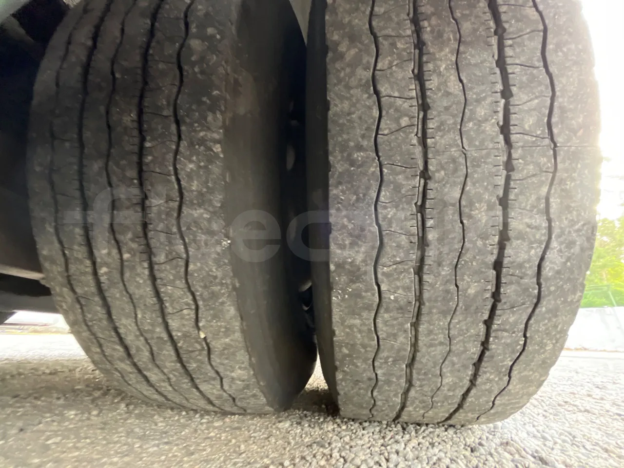 Man 18.400 HOCL 18.400 HOCL-E4-ERA(R33) - Euro4 - 294kW - 13mt - tread condition front tires left