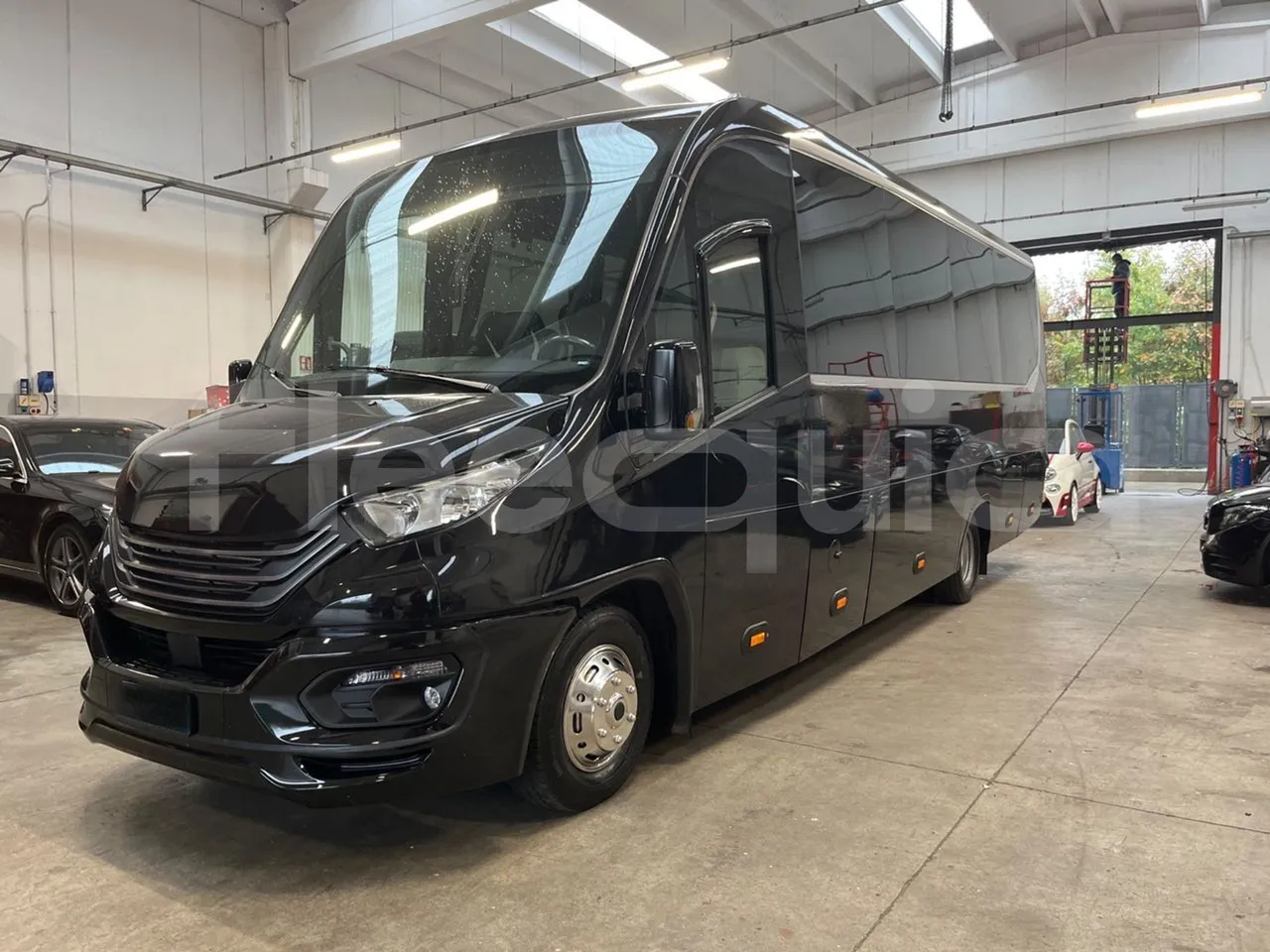 Iveco Daily 70C21/ Euro 6 - 152 Kw - 8.5 Mt - 3/4 front left