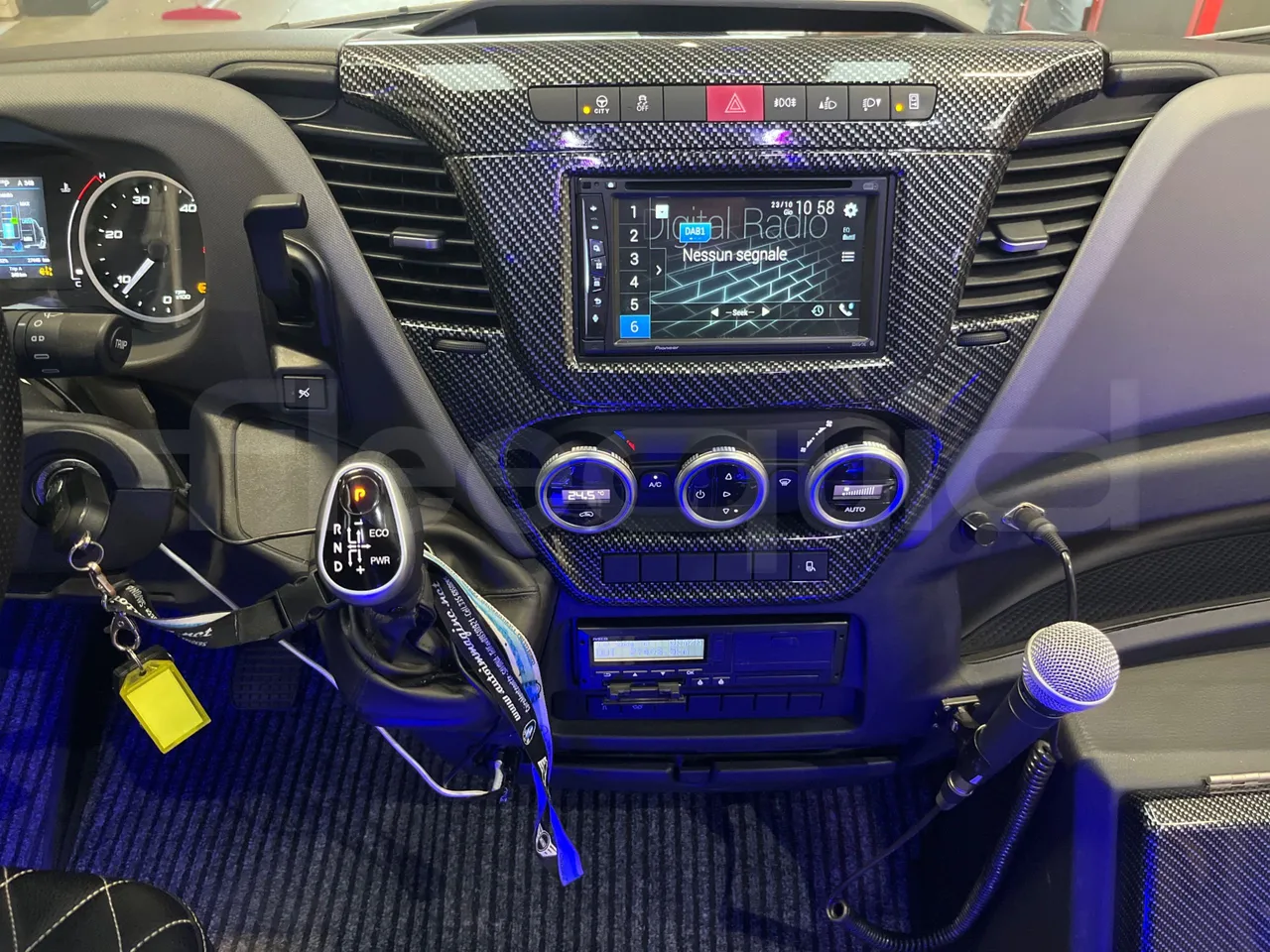 Iveco Daily 70C21/ Euro 6 - 152 Kw - 8.5 Mt - radio accessories photo