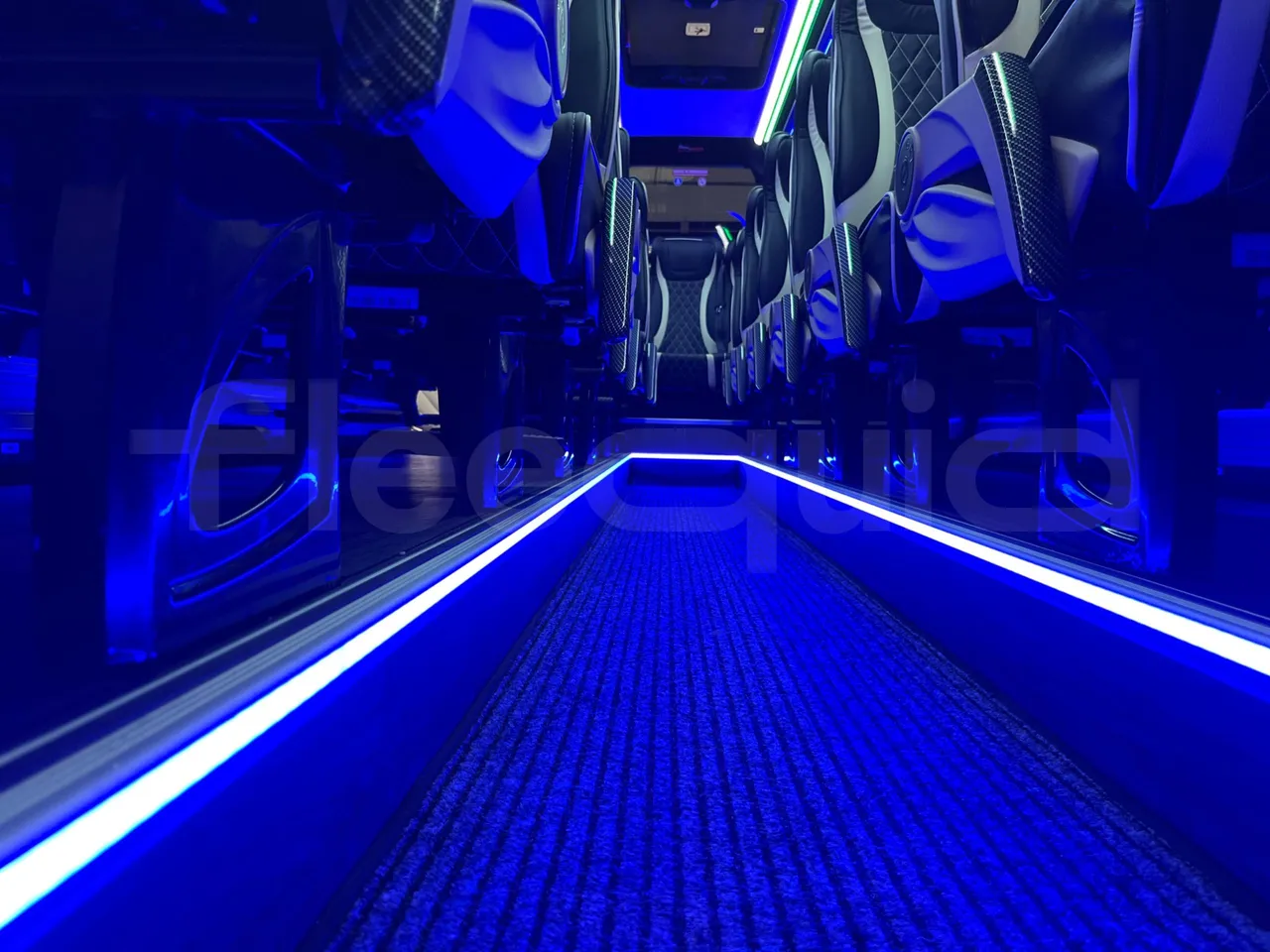 Iveco Daily 70C21/ Euro 6 - 152 Kw - 8.5 Mt - seat brackets photo