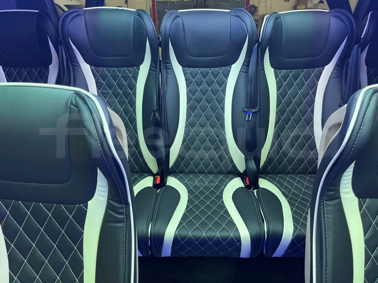 Iveco Daily 70C21/ Euro 6 - 152 Kw - 8.5 Mt - central seat safety belt