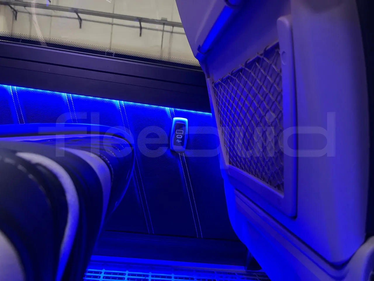 Iveco Daily 70C21/ Euro 6 - 152 Kw - 8.5 Mt - usb charging detail