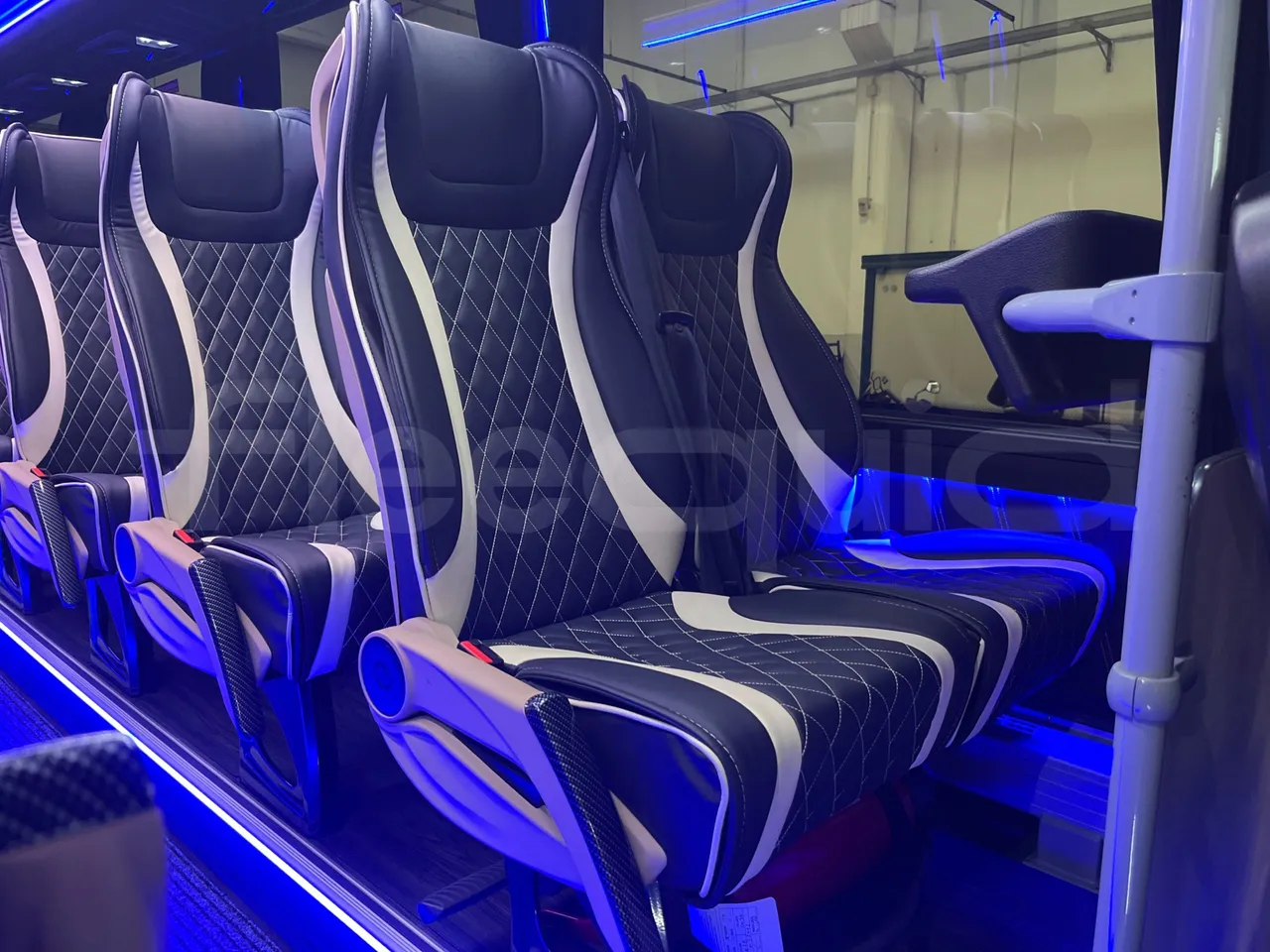 Iveco Daily 70C21/ Euro 6 - 152 Kw - 8.5 Mt - single seat detail