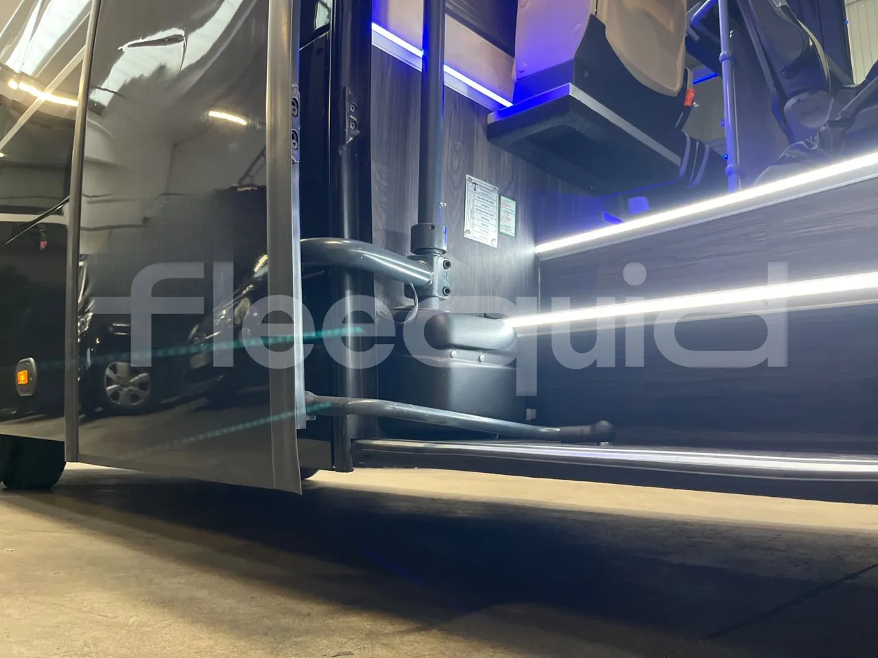 Iveco Daily 70C21/ Euro 6 - 152 Kw - 8.5 Mt - door mechanism photo