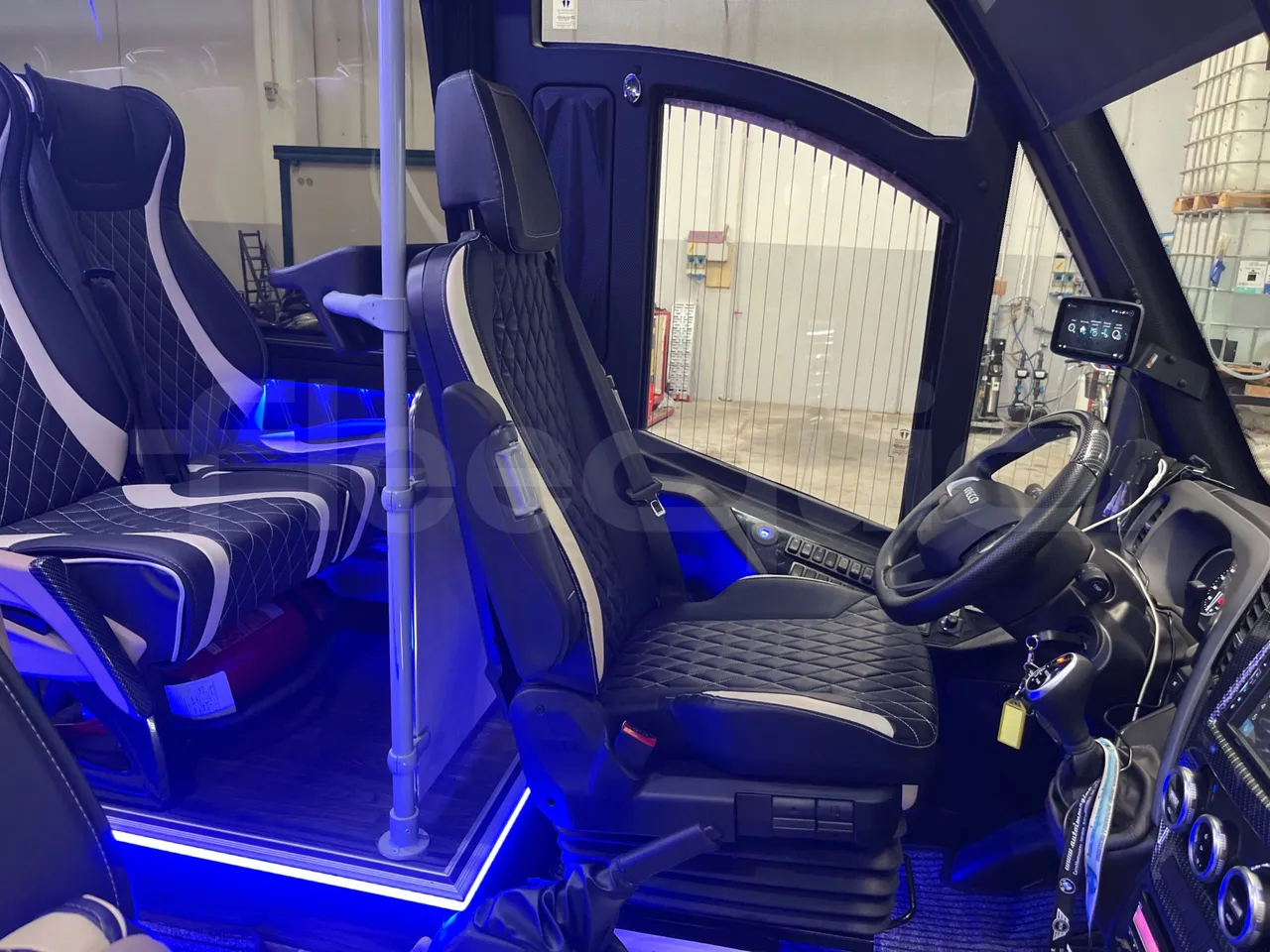 Iveco Daily 70C21/ Euro 6 - 152 Kw - 8.5 Mt - driver's seat photo