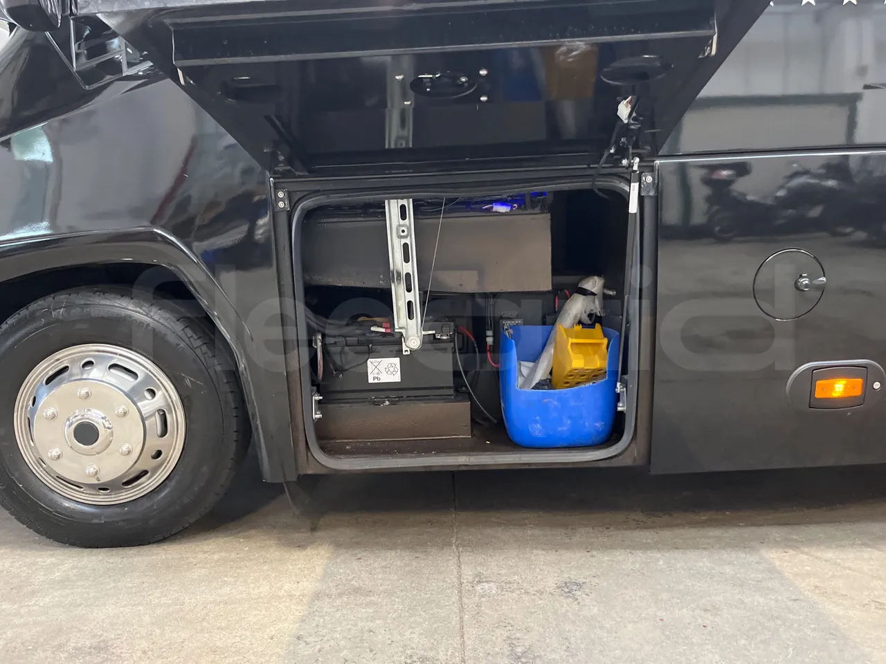 Iveco Daily 70C21/ Euro 6 - 152 Kw - 8.5 Mt - external compartments photo