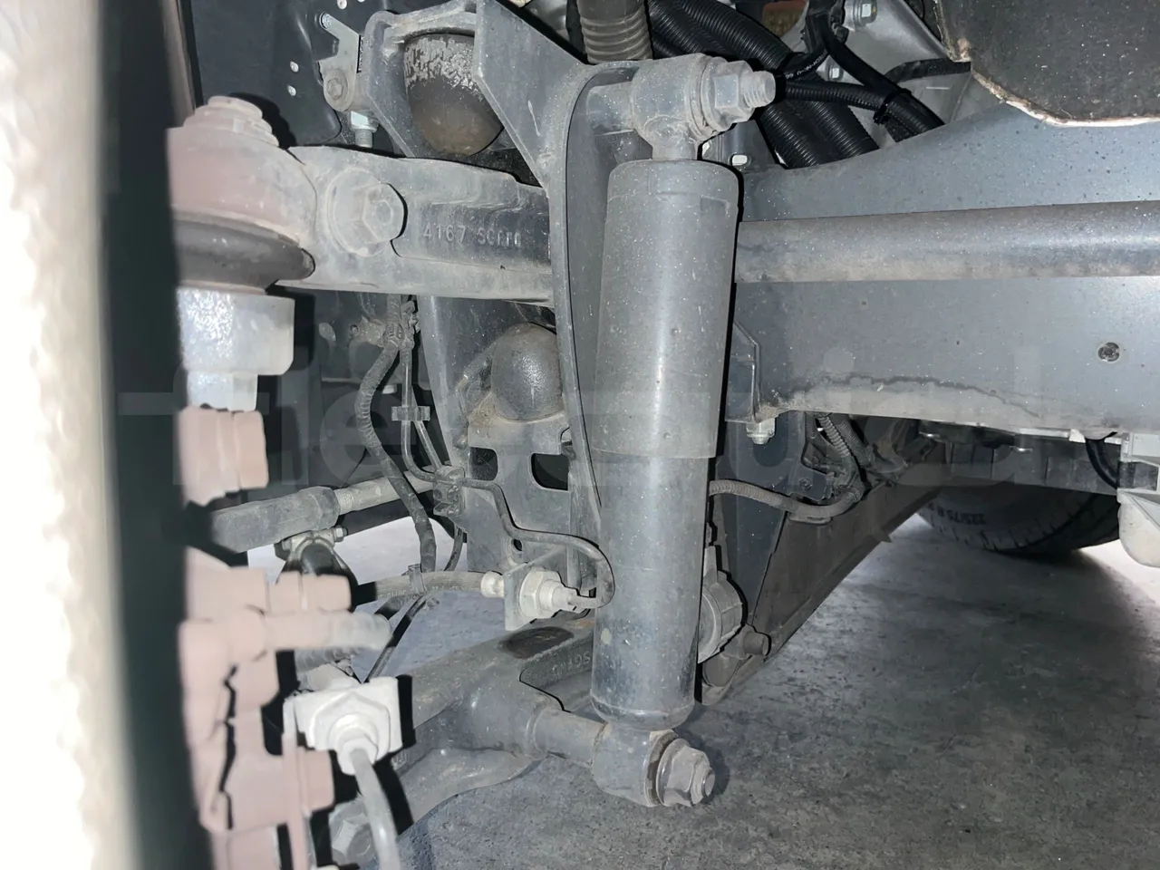 Iveco Daily 70C21/ Euro 6 - 152 Kw - 8.5 Mt - front shock absorbers left