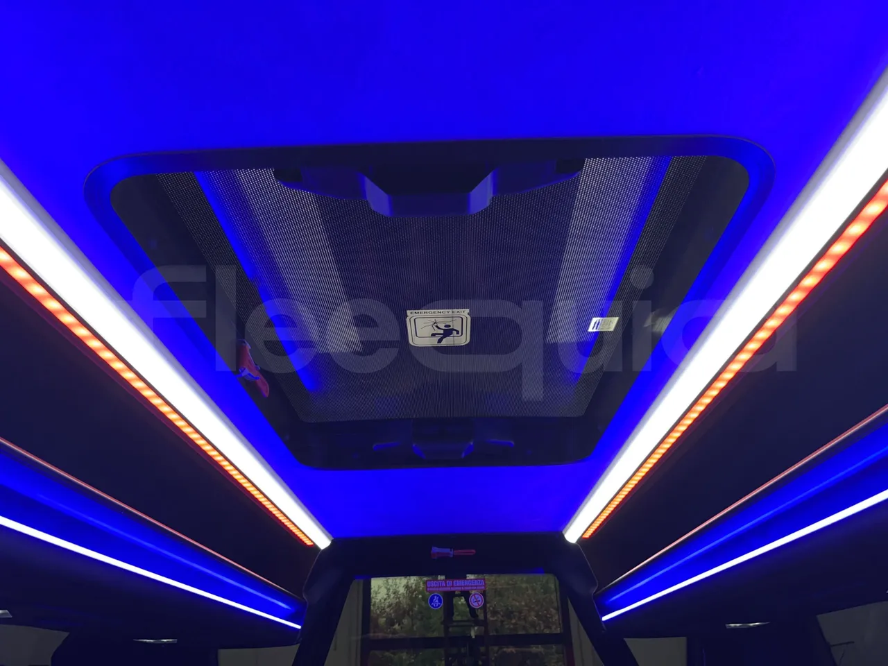 Iveco Daily 70C21/ Euro 6 - 152 Kw - 8.5 Mt - roof hatch 1