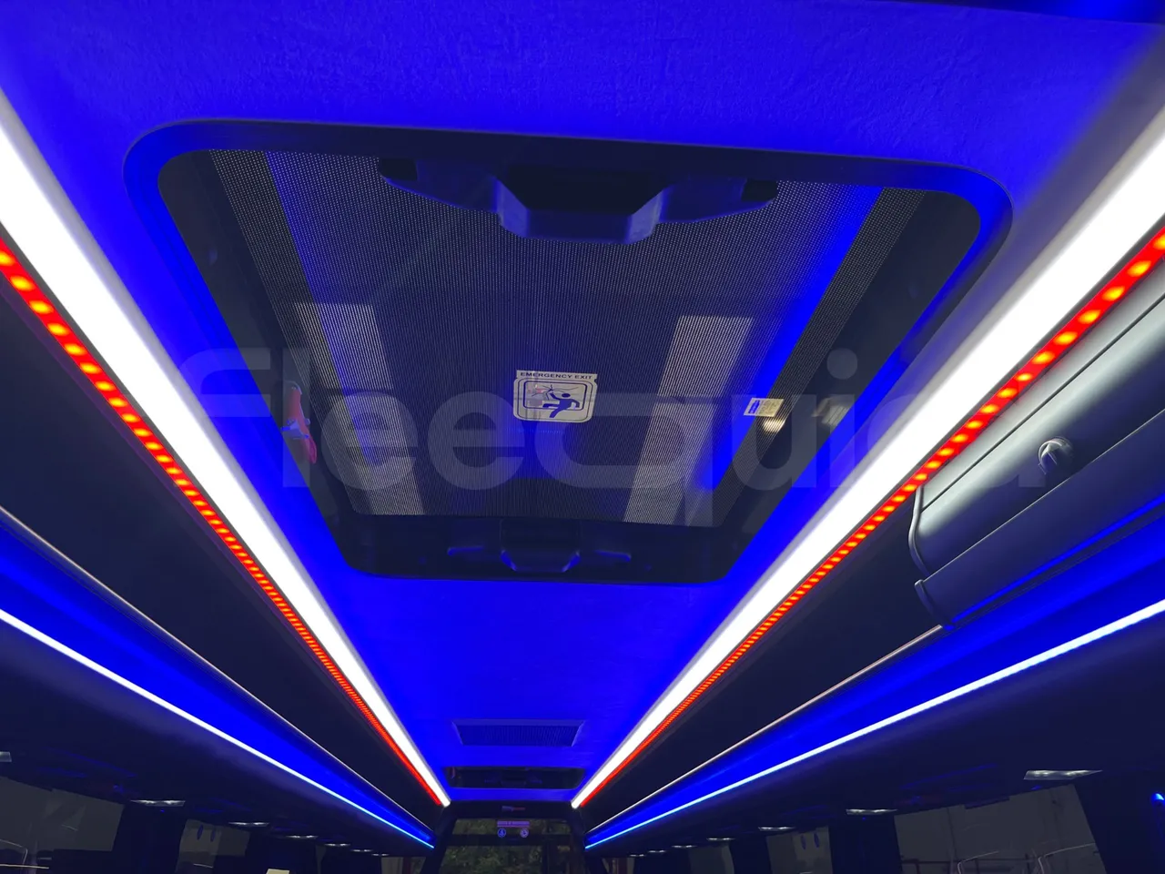 Iveco Daily 70C21/ Euro 6 - 152 Kw - 8.5 Mt - roof hatch 2