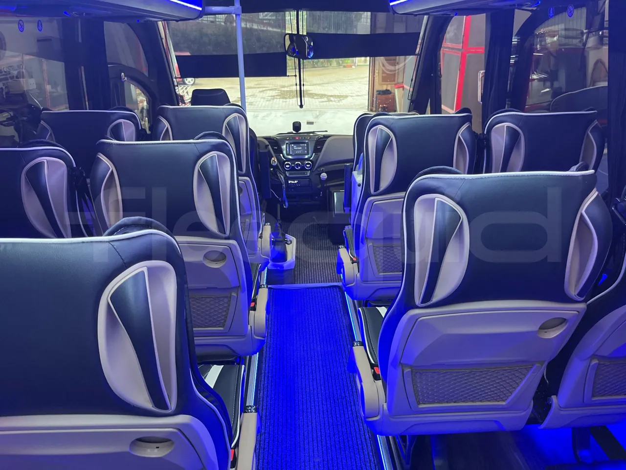 Iveco Daily 70C21/ Euro 6 - 152 Kw - 8.5 Mt - forward view middle aisle