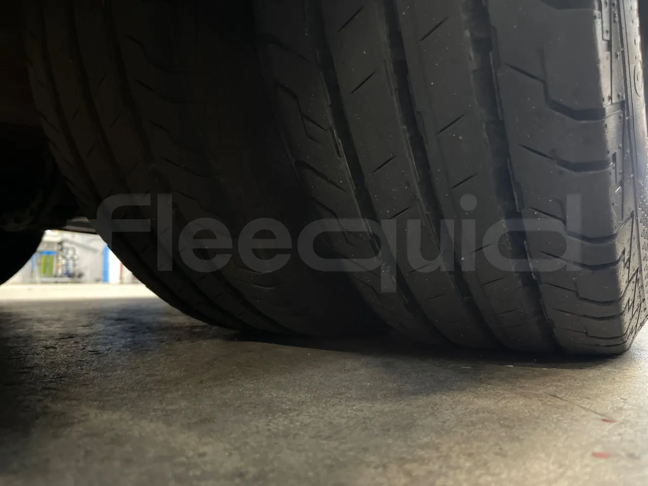 Iveco Daily 70C21/ Euro 6 - 152 Kw - 8.5 Mt - tread condition front tires left