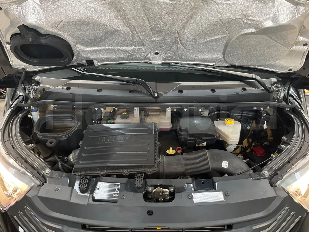 Iveco Daily 70C21/ Euro 6 - 152 Kw - 8.5 Mt - rear hatch open