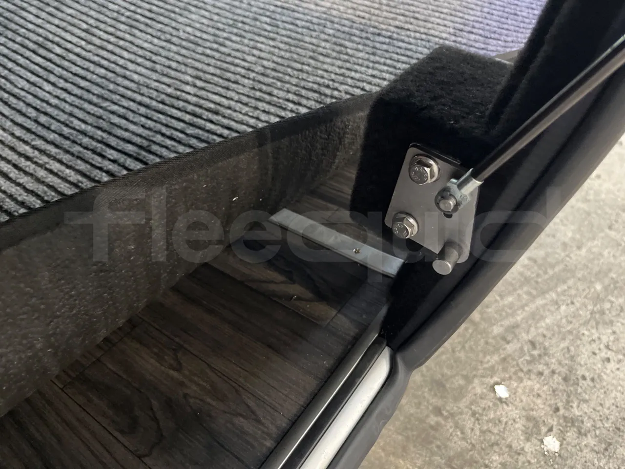 Iveco Daily 70C21/ Euro 6 - 152 Kw - 8.5 Mt - under carpet photo
