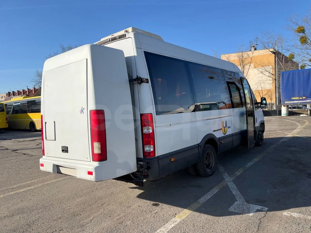 Iveco Daily C50 - EUR5 - 130kW - 7.240m - 3/4 right rear doors open