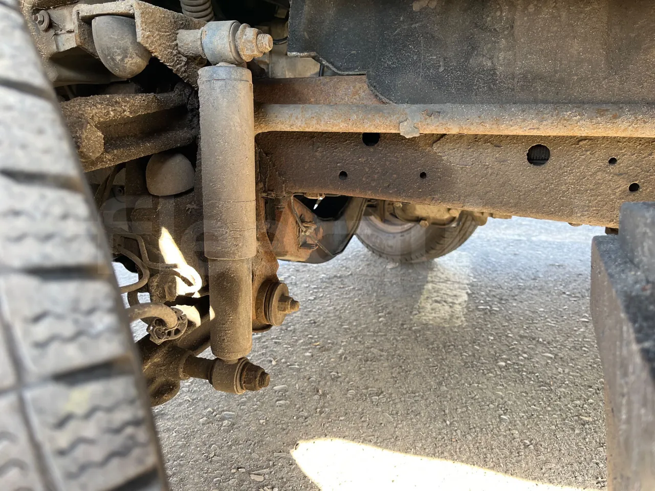 Iveco Daily C50 - EUR5 - 130kW - 7.240m - front shock absorbers left