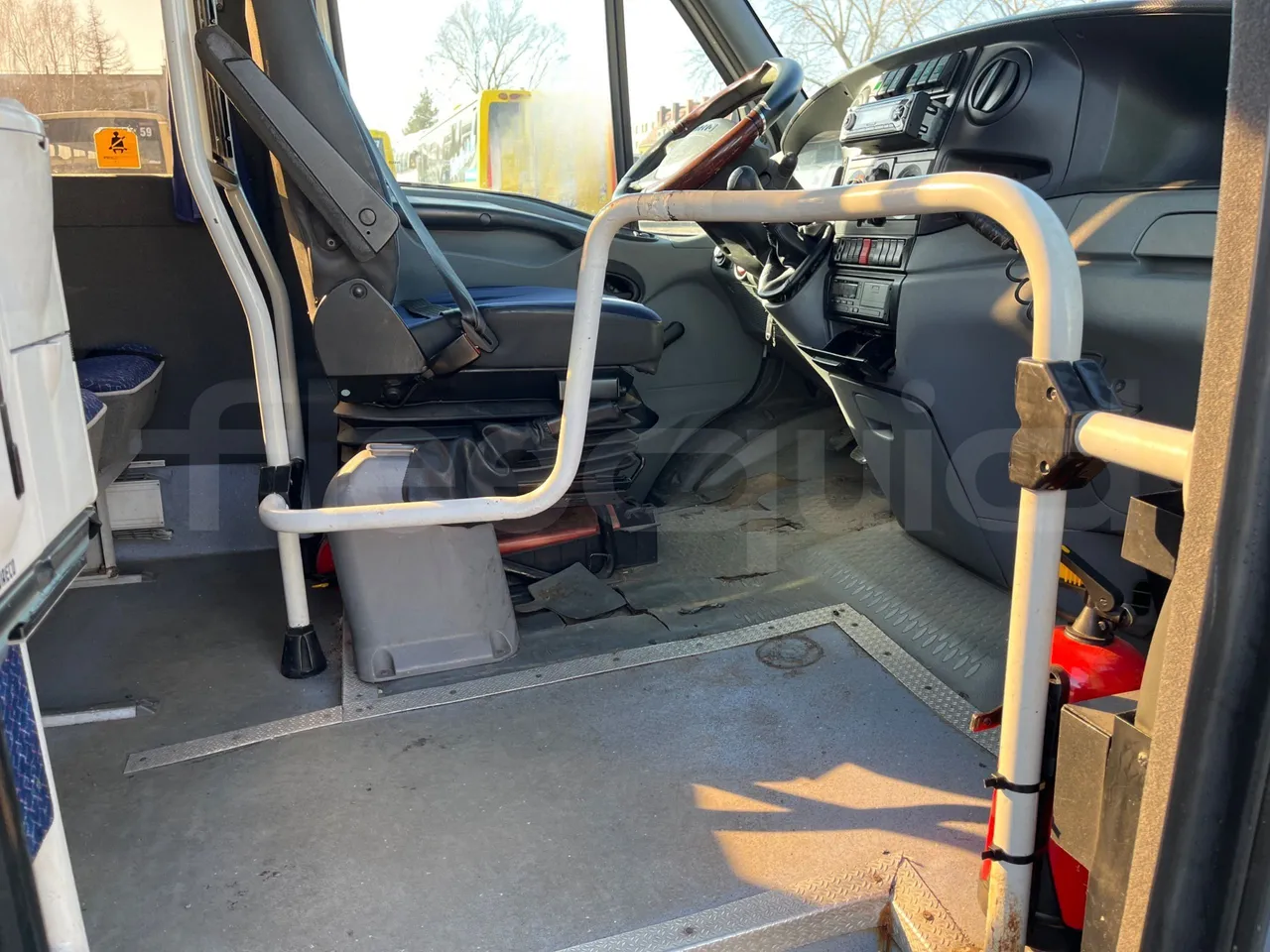 Iveco Daily C50 - EUR5 - 130kW - 7.240m - handrails photo