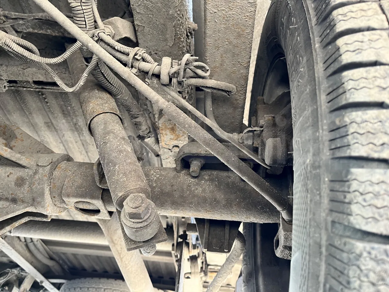 Iveco Daily C50 - EUR5 - 130kW - 7.240m - axle 2 shock absorbers 1 left