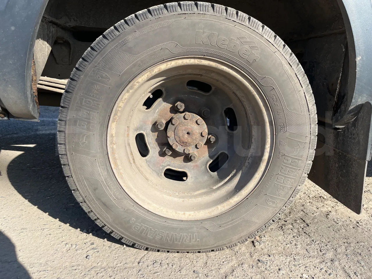 Iveco Daily C50 - EUR5 - 130kW - 7.240m - rear left tire photo