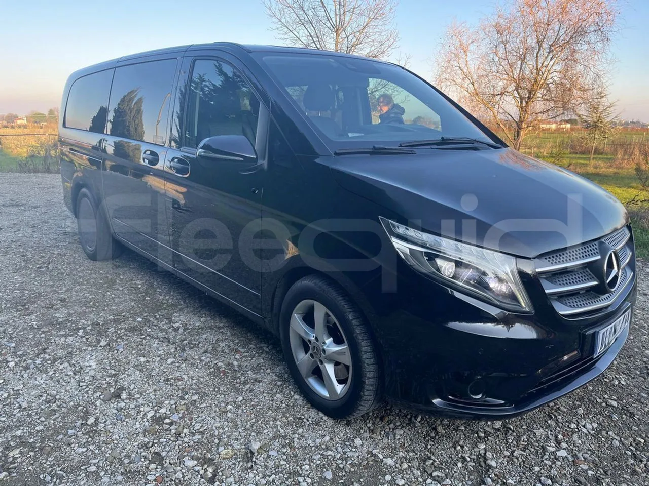 Mercedes-Benz Vito - 3/4 front right doors