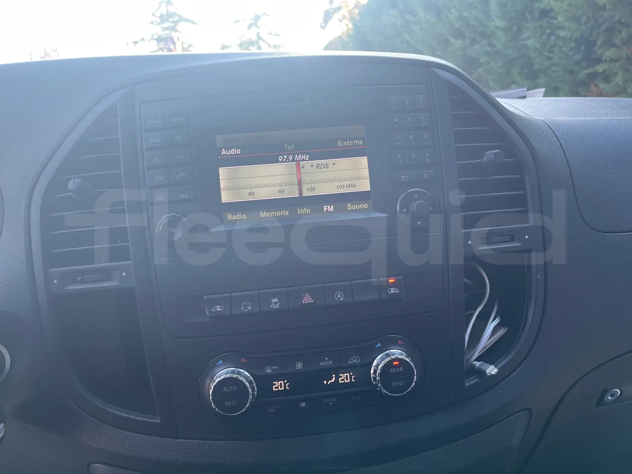 Mercedes-Benz Vito - onboard devices 1