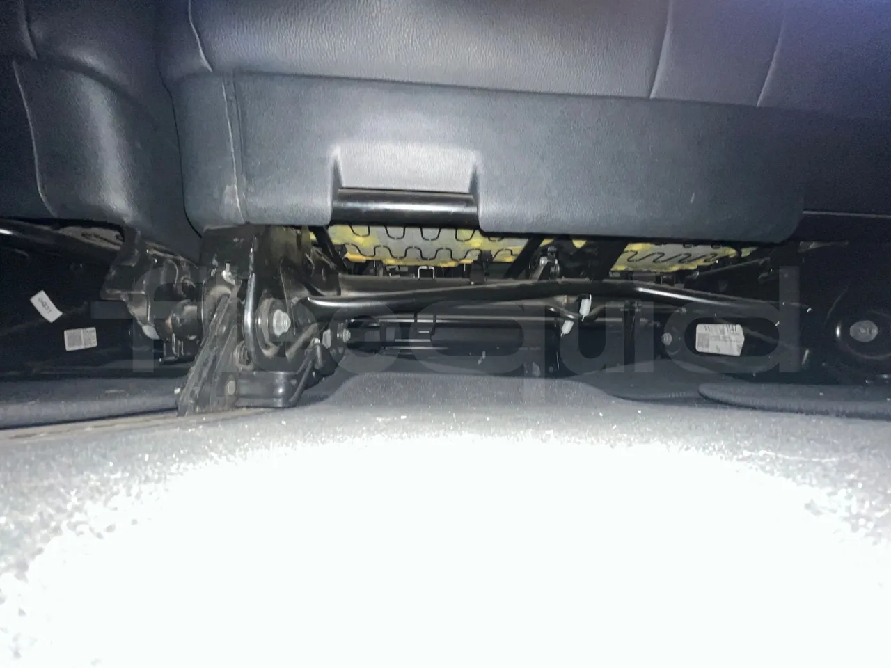 Mercedes-Benz Vito - seat brackets photo