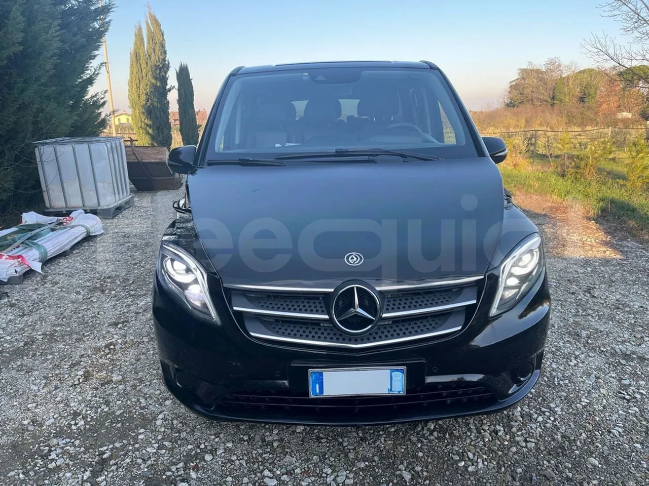 Mercedes-Benz Vito - front photo