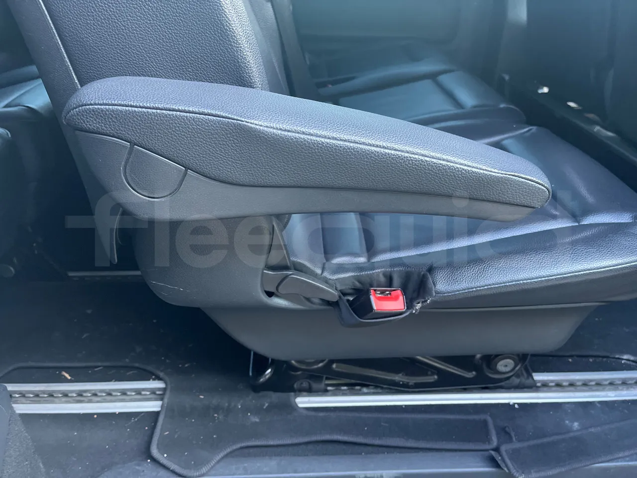 Mercedes-Benz Vito - roof hatch 1