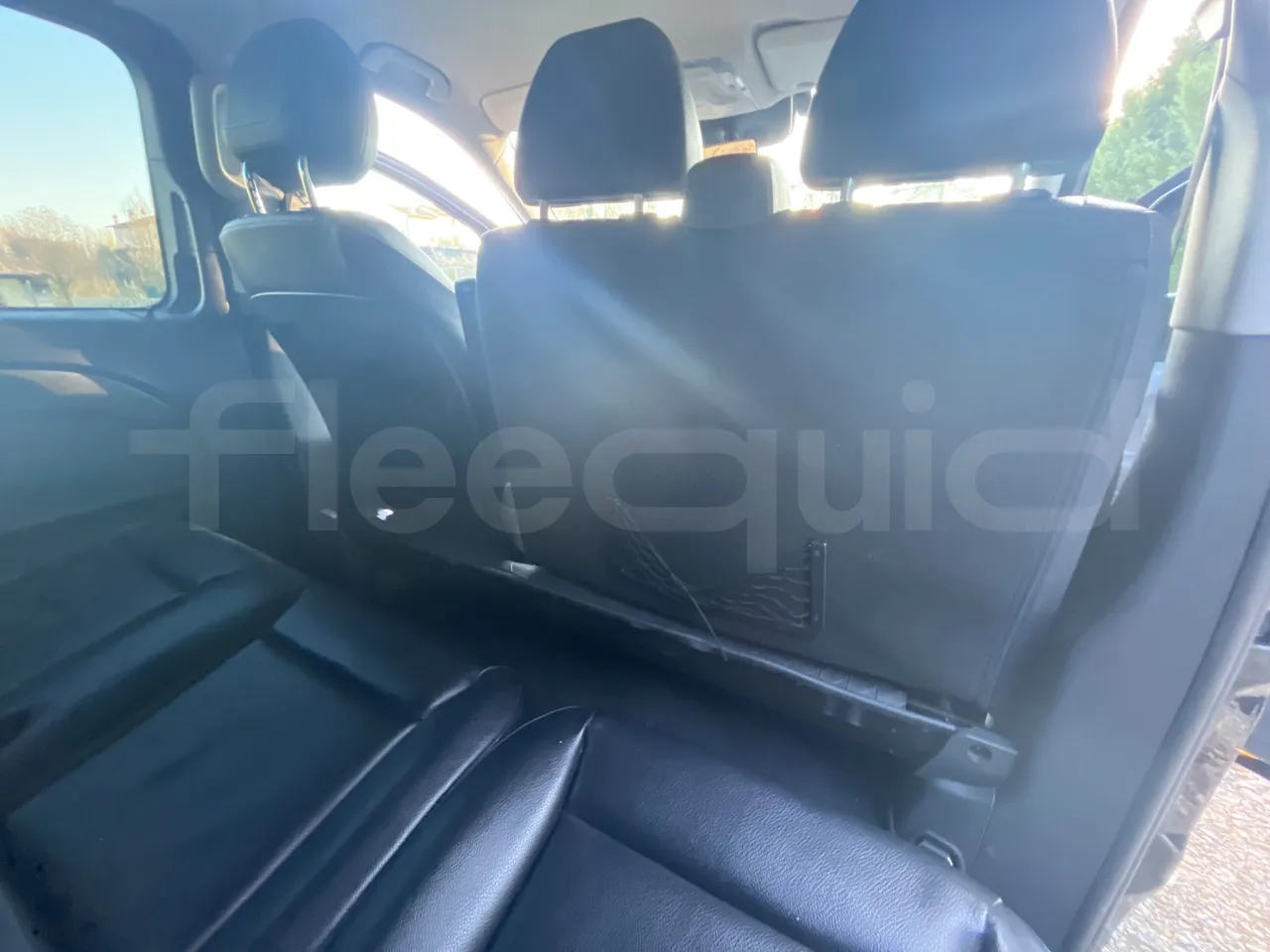 Mercedes-Benz Vito - roof hatch 2