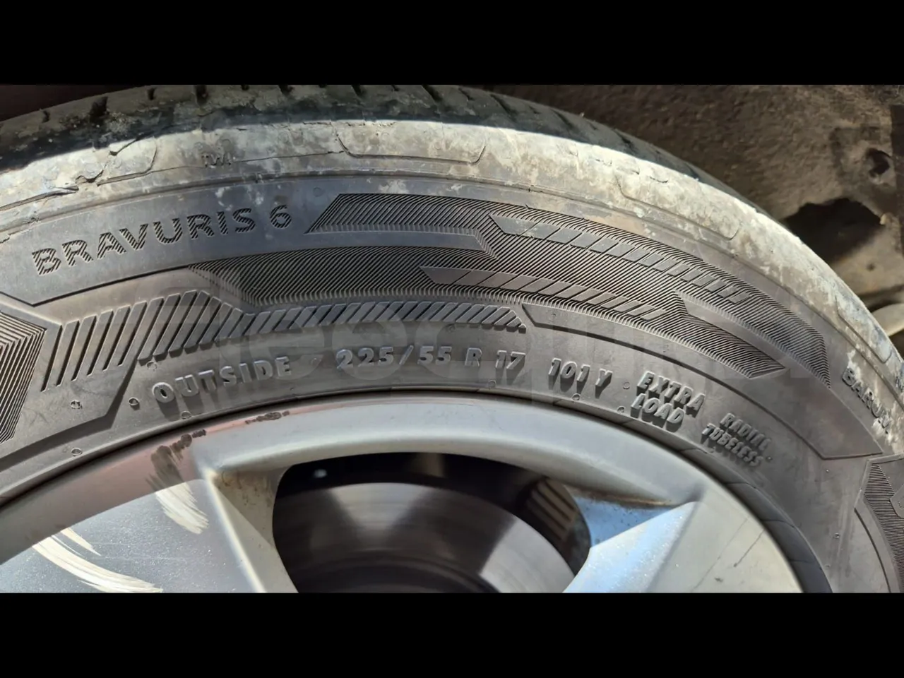 Mercedes-Benz Vito - tread condition front tires left