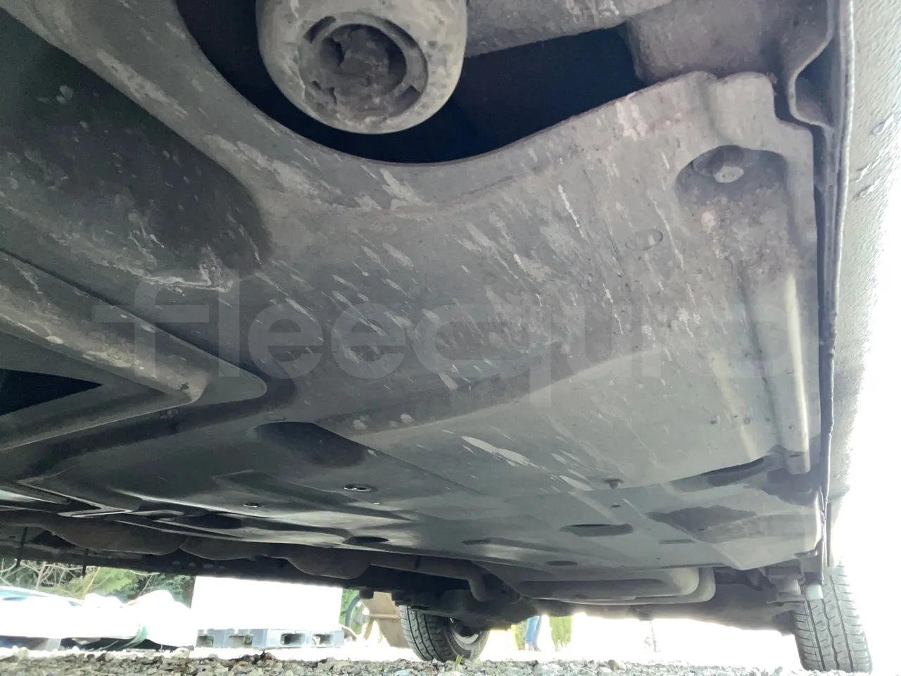 Mercedes-Benz Vito - central undercarriage photo