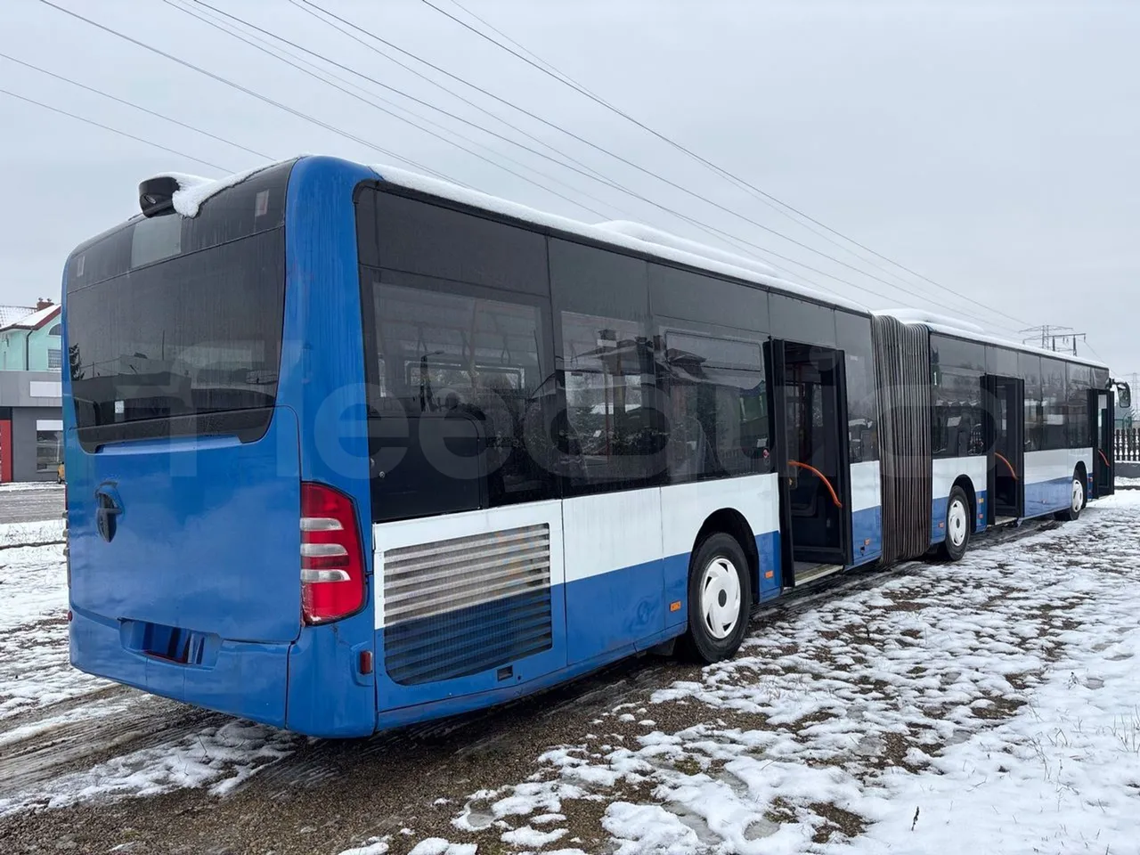 Mercedes-Benz O 530 G-EURO4 - 220kW-17.940M - 3/4 right rear doors open