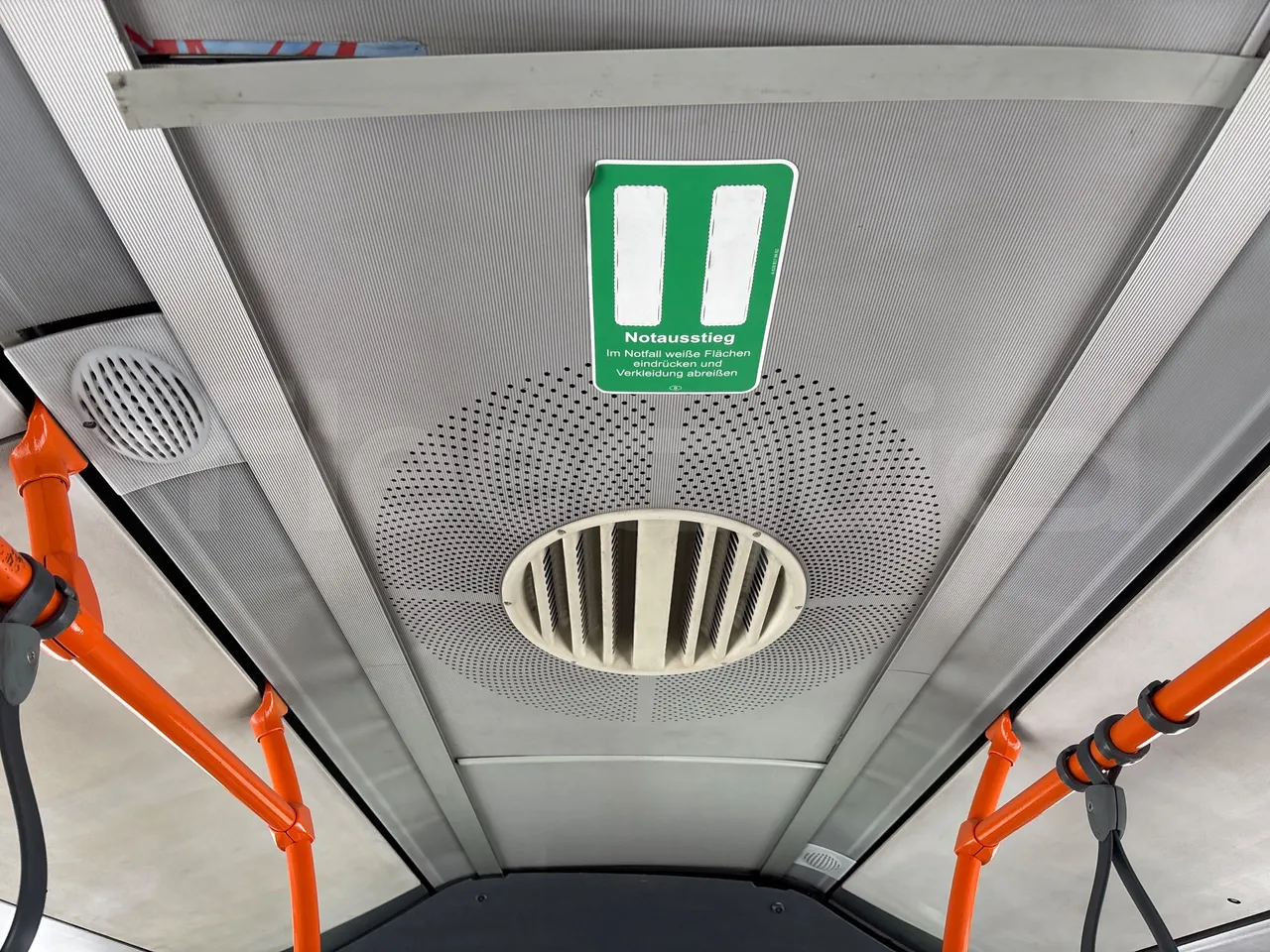 Mercedes-Benz O 530 G-EURO4 - 220kW-17.940M - roof hatch 2