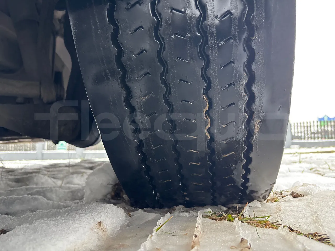 Mercedes-Benz O 530 G-EURO4 - 220kW-17.940M - tread condition front tires right