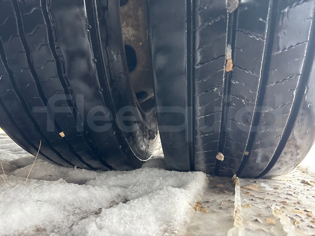 Mercedes-Benz O 530 G-EURO4 - 220kW-17.940M - tread condition second axle tires left