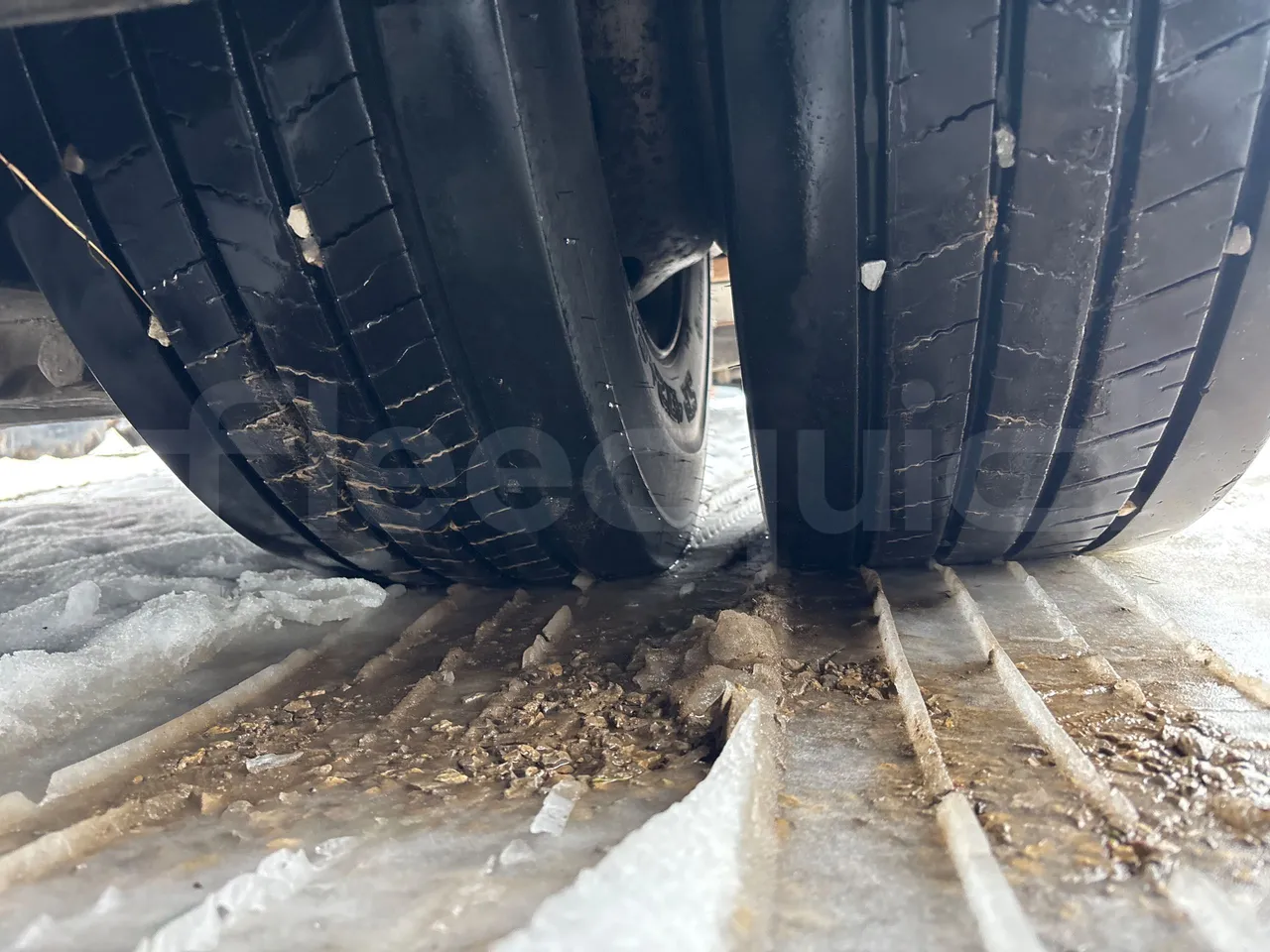 Mercedes-Benz O 530 G-EURO4 - 220kW-17.940M - tread condition second axle tires right