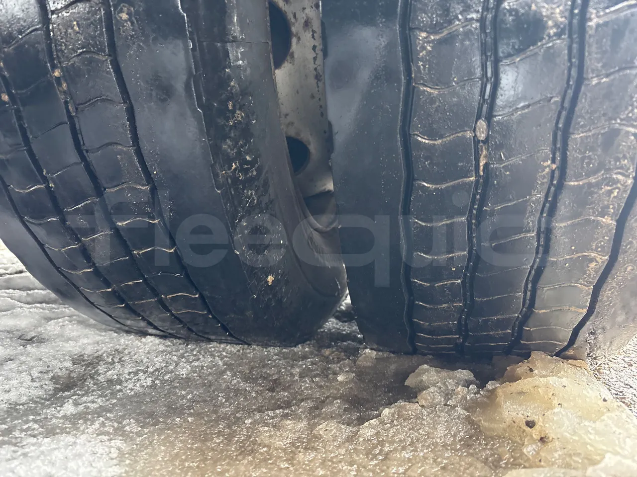 Mercedes-Benz O 530 G-EURO4 - 220kW-17.940M - tread condition third axle tires left