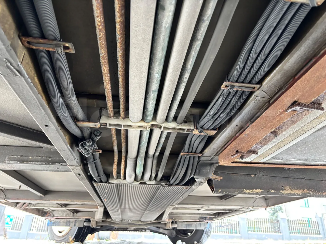 Mercedes-Benz O 530 G-EURO4 - 220kW-17.940M - central undercarriage photo