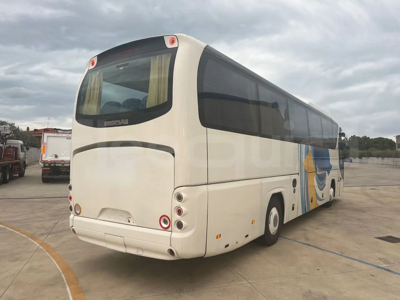 Neoplan Tourliner N2216 SHD - Euro4 - 324kW - 12mt - 3/4 right rear doors closed