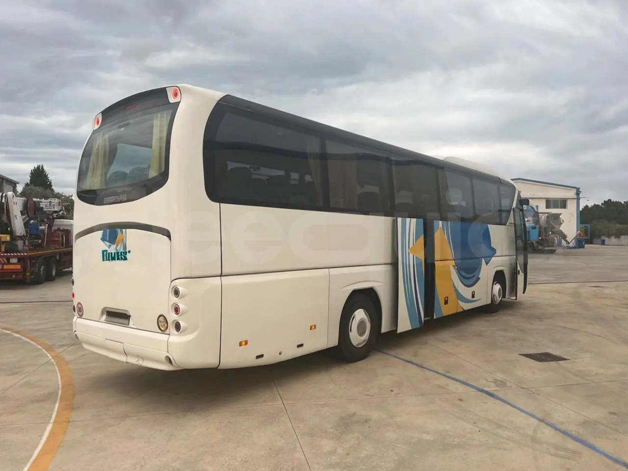 Neoplan Tourliner N2216 SHD - Euro4 - 324kW - 12mt - 3/4 right rear doors open