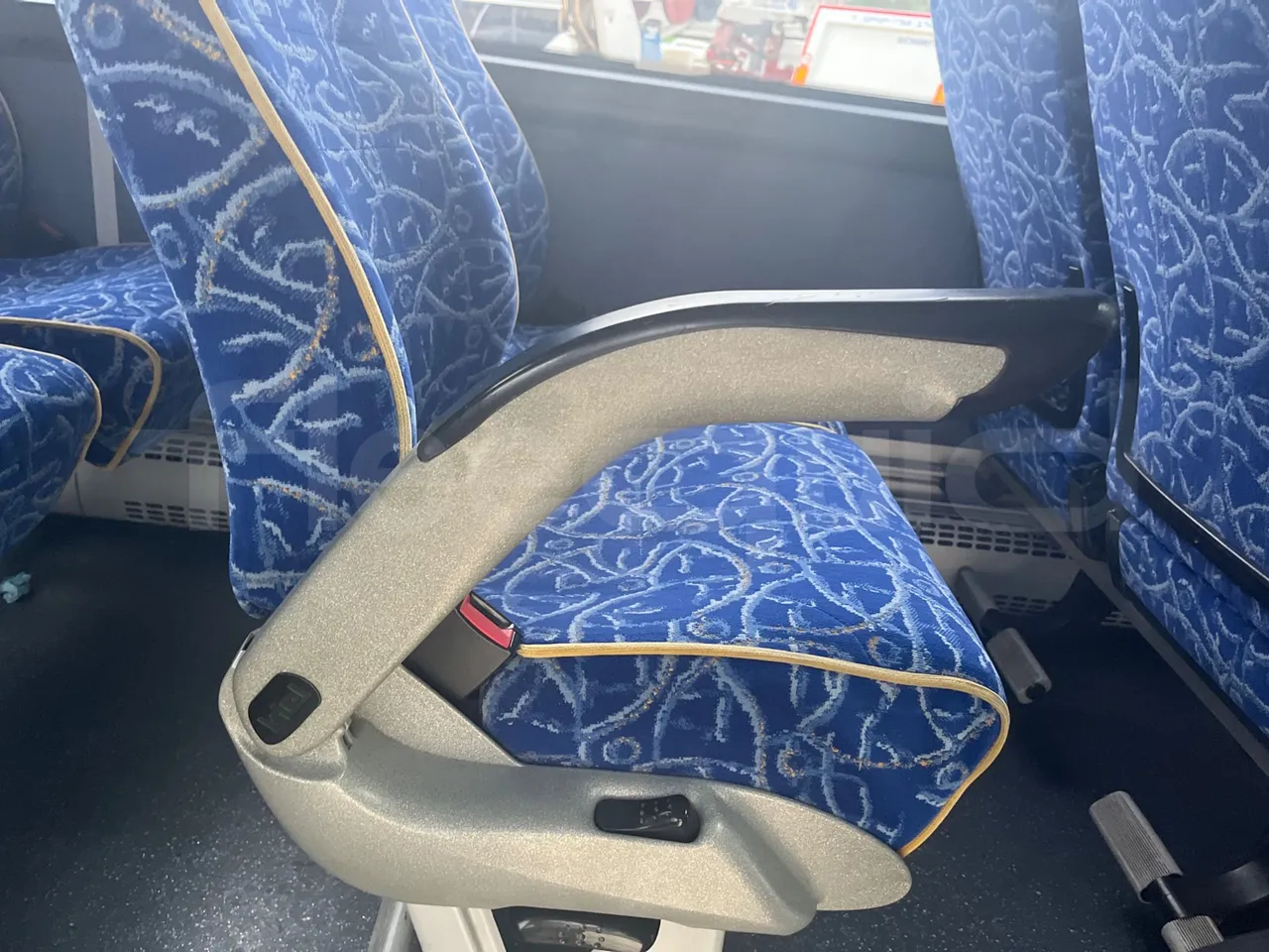 Neoplan Tourliner N2216 SHD - Euro4 - 324kW - 12mt - armrest detail photo